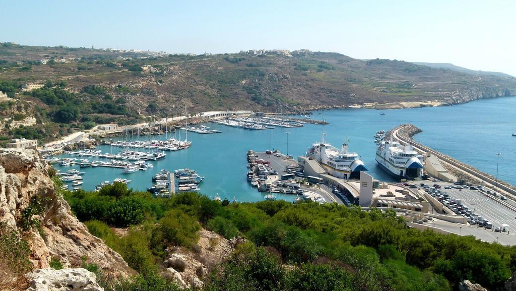 Fort Chambray Apartment Għajnsielem Zimmer foto